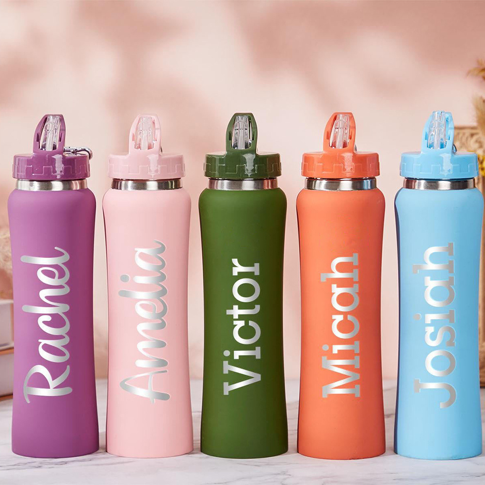 Sports Water Bottle Insulated - Personalisierte Edelstahl-Wasserflasche mit Strohhalmdeckel, individuell gravierte
